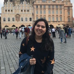 Meet your Posher, Laura